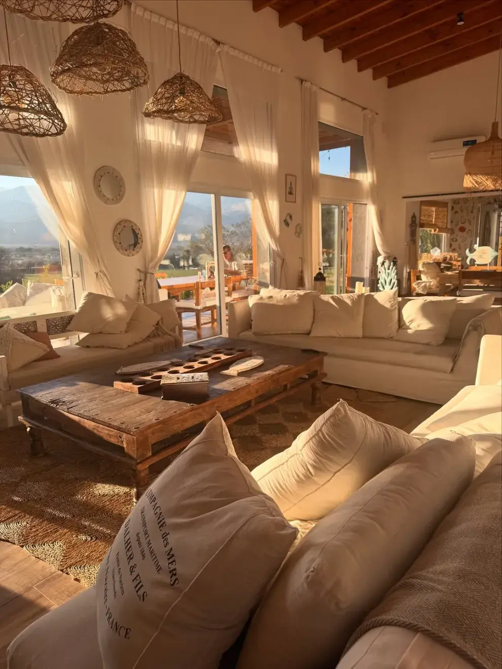 El living de la casa de Flor Peña en Salta