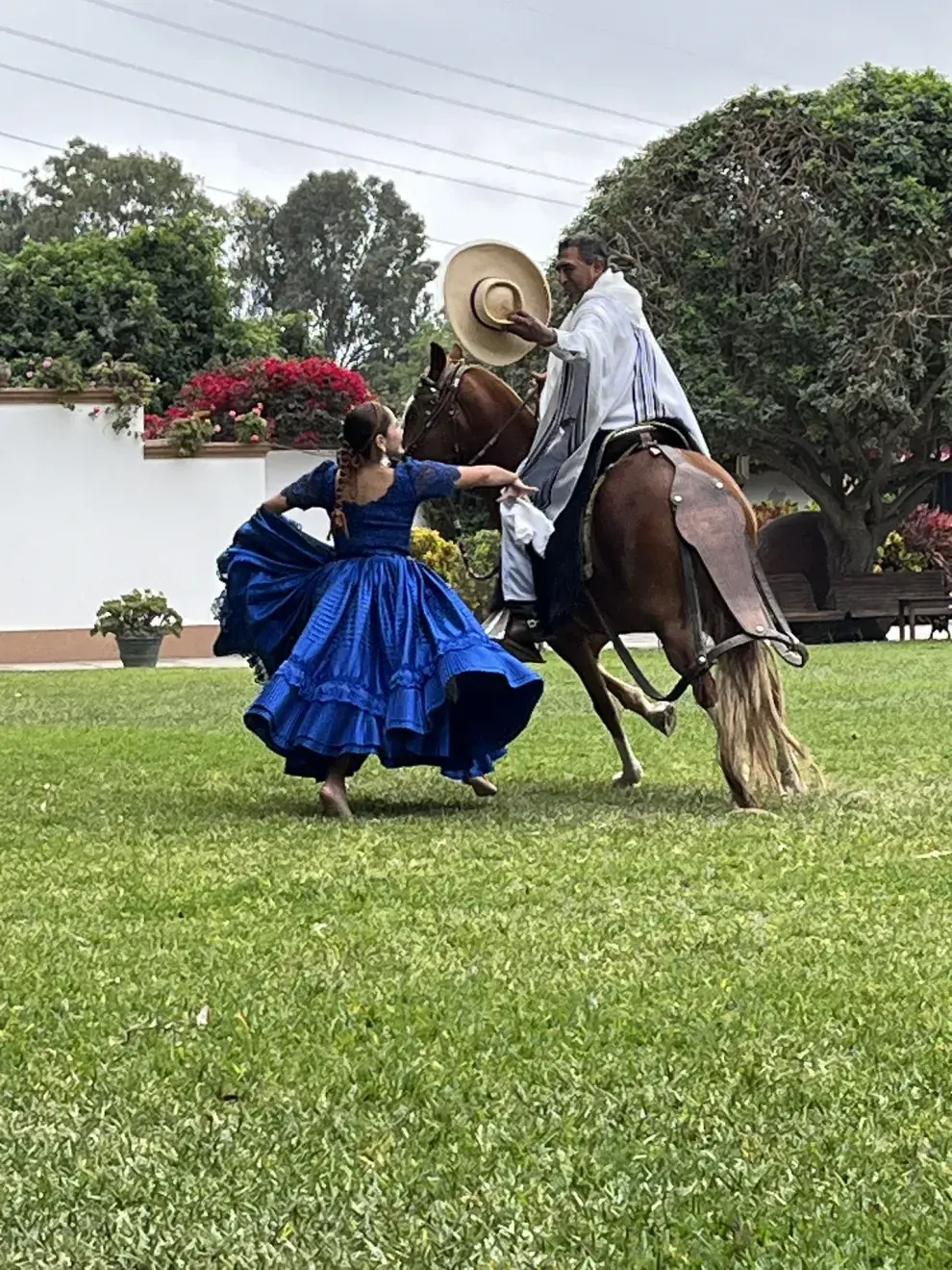 El espectáculo folclórico es de una gran belleza y destreza.