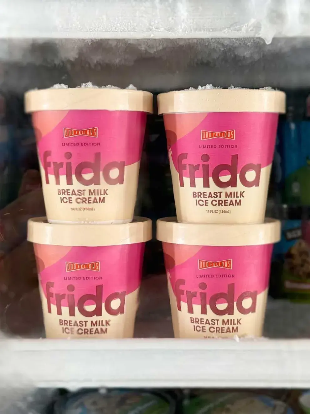 La responsable es Oddfellows, una heladería con sede en el Bronx que, junto a la marca de productos para la lactancia Frida, lanzó un sabor completamente inédito: un helado inspirado en la leche materna 