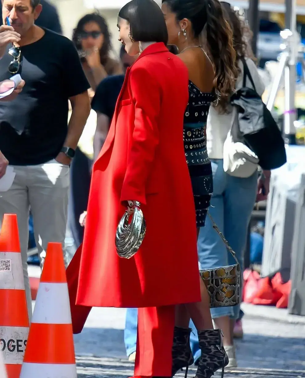 Algunos de los looks de Lily Collins en la quinta temporada de Emily in Paris