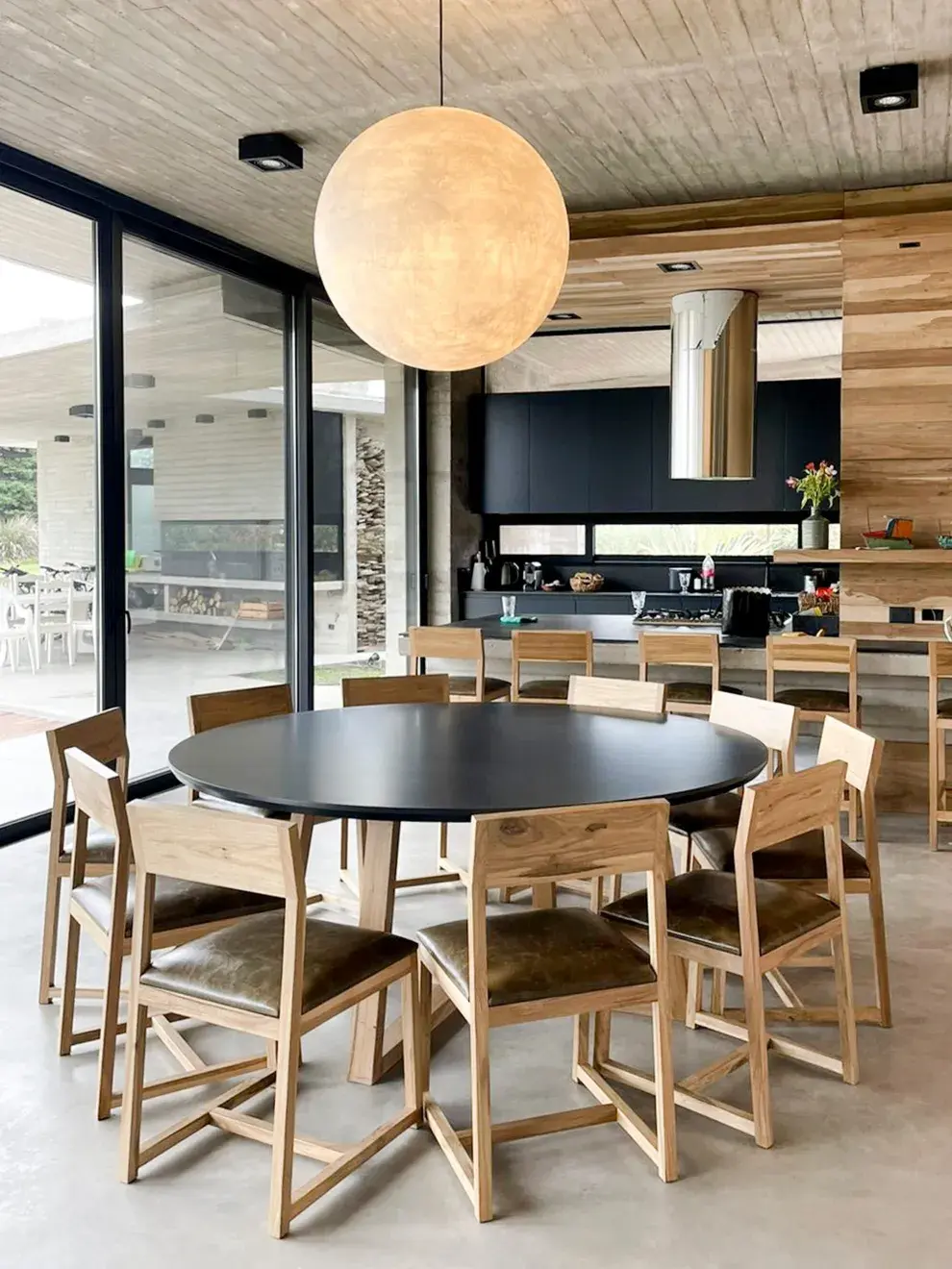 Como diseñadora de interiores, Lucía trabaja en proyectos junto con arquitectos para crear artefactos a medida para distintos ambientes.