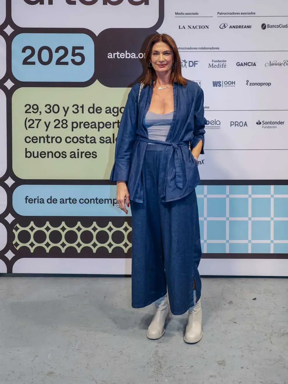 Mariana Arias con total look en denim