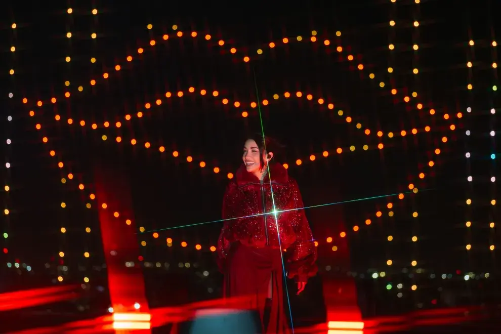 María Becerra vuelve a tocar en River y lo anunció con un show de drones.