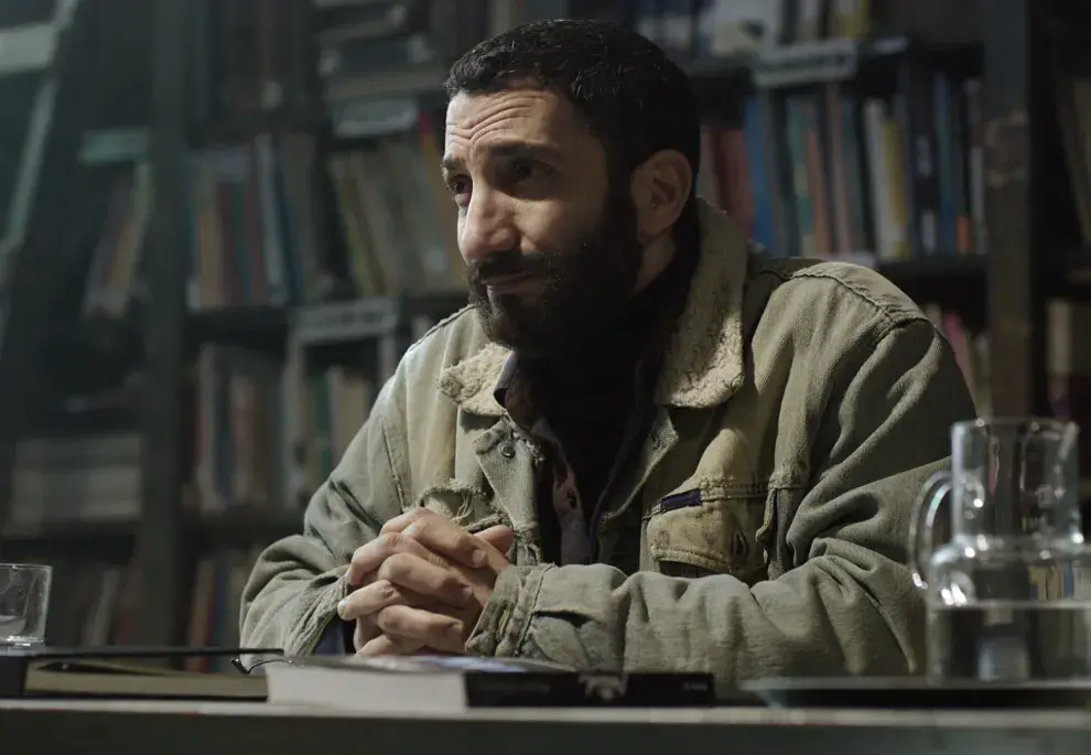 Personajes de El marginal que vuelven a En el barro: Juan Minujín como Miguel "Pastor" Palacios .