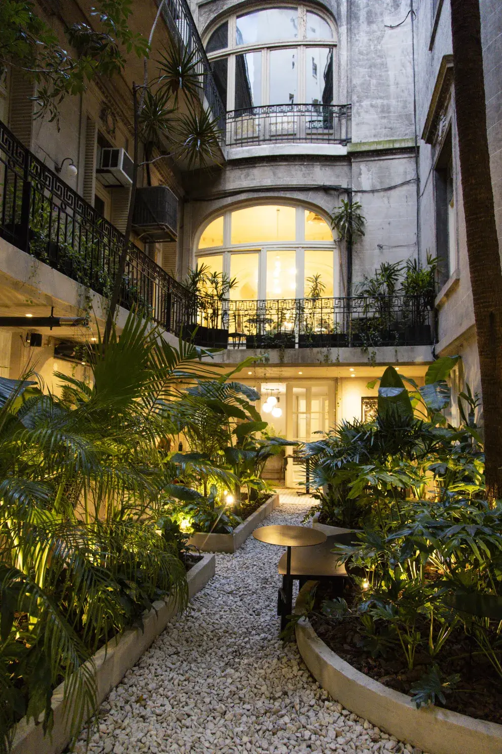 Muyé, un restaurante con patio calefaccionado.