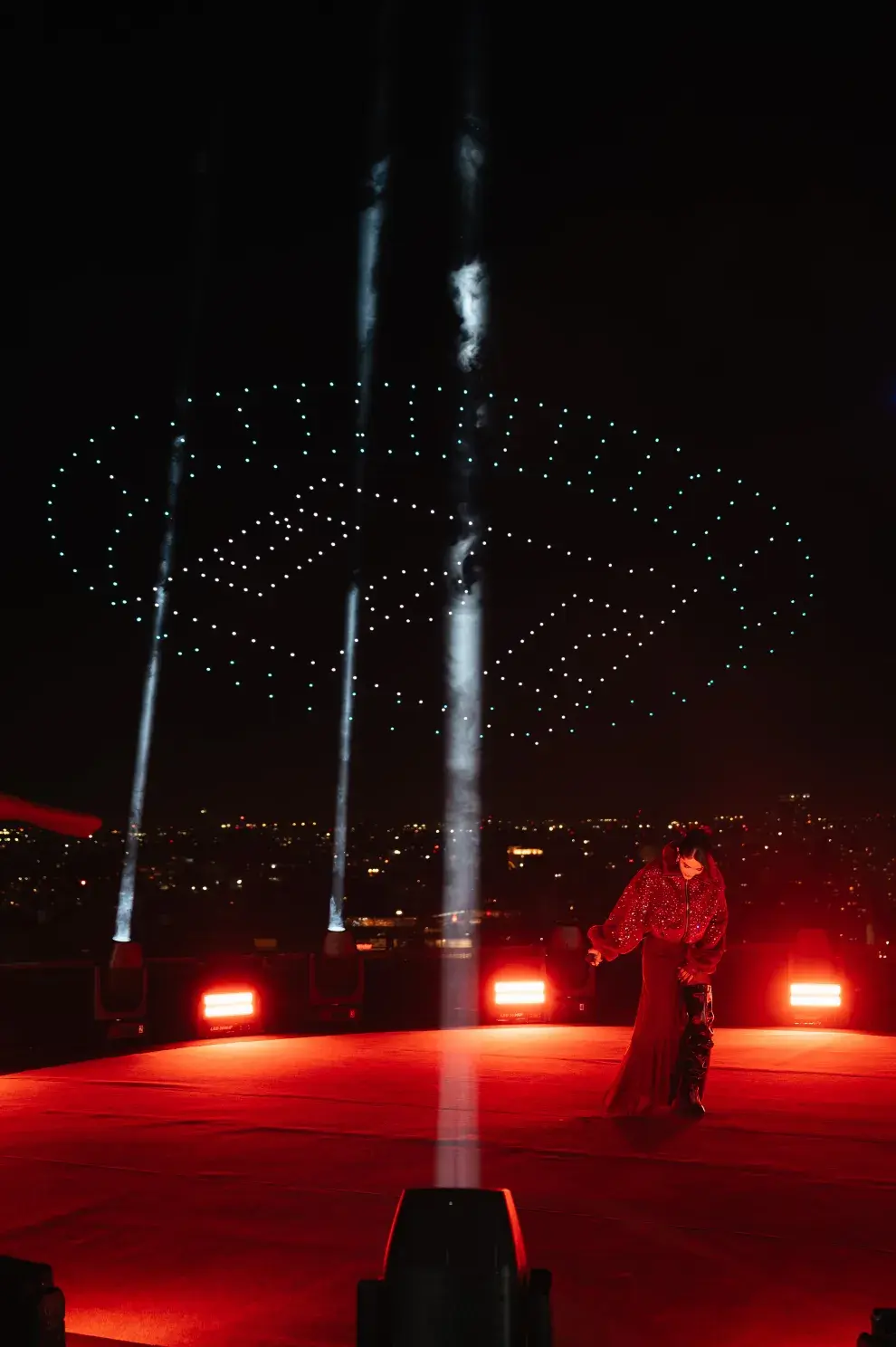 María Becerra vuelve a tocar en River y lo anunció con un show de drones.