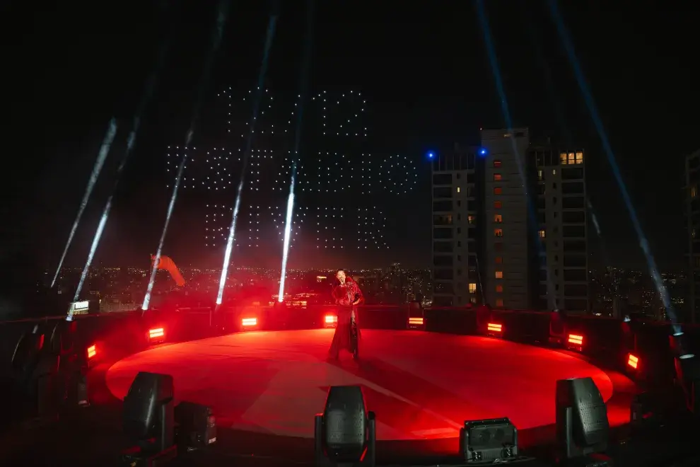 María Becerra vuelve a tocar en River y lo anunció con un show de drones.