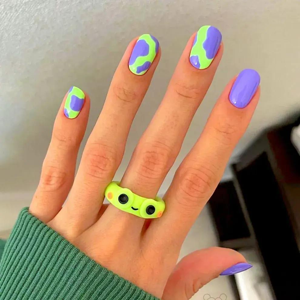 7 diseños de uñas neón y con esmalte fluorescente con inspiración en los ´90