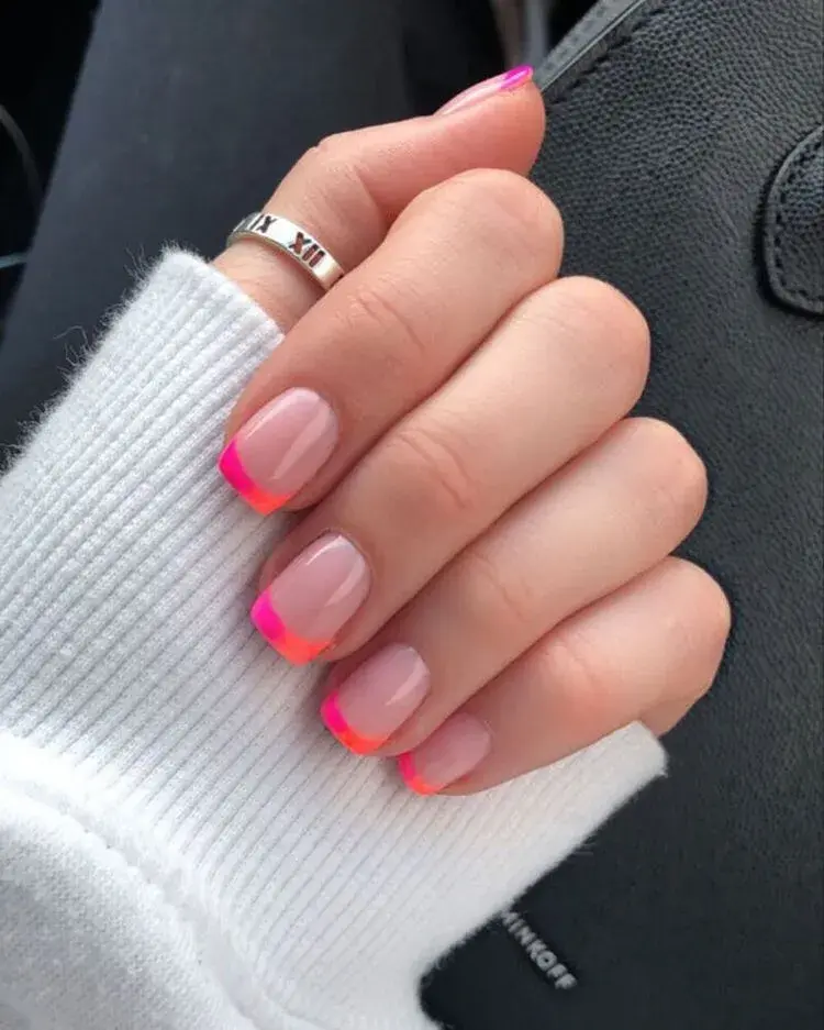 7 diseños de uñas neón y con esmalte fluorescente con inspiración en los ´90