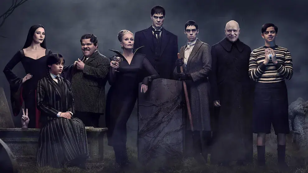 Foto de la familia Addams en la temporada 2 de Merlina.