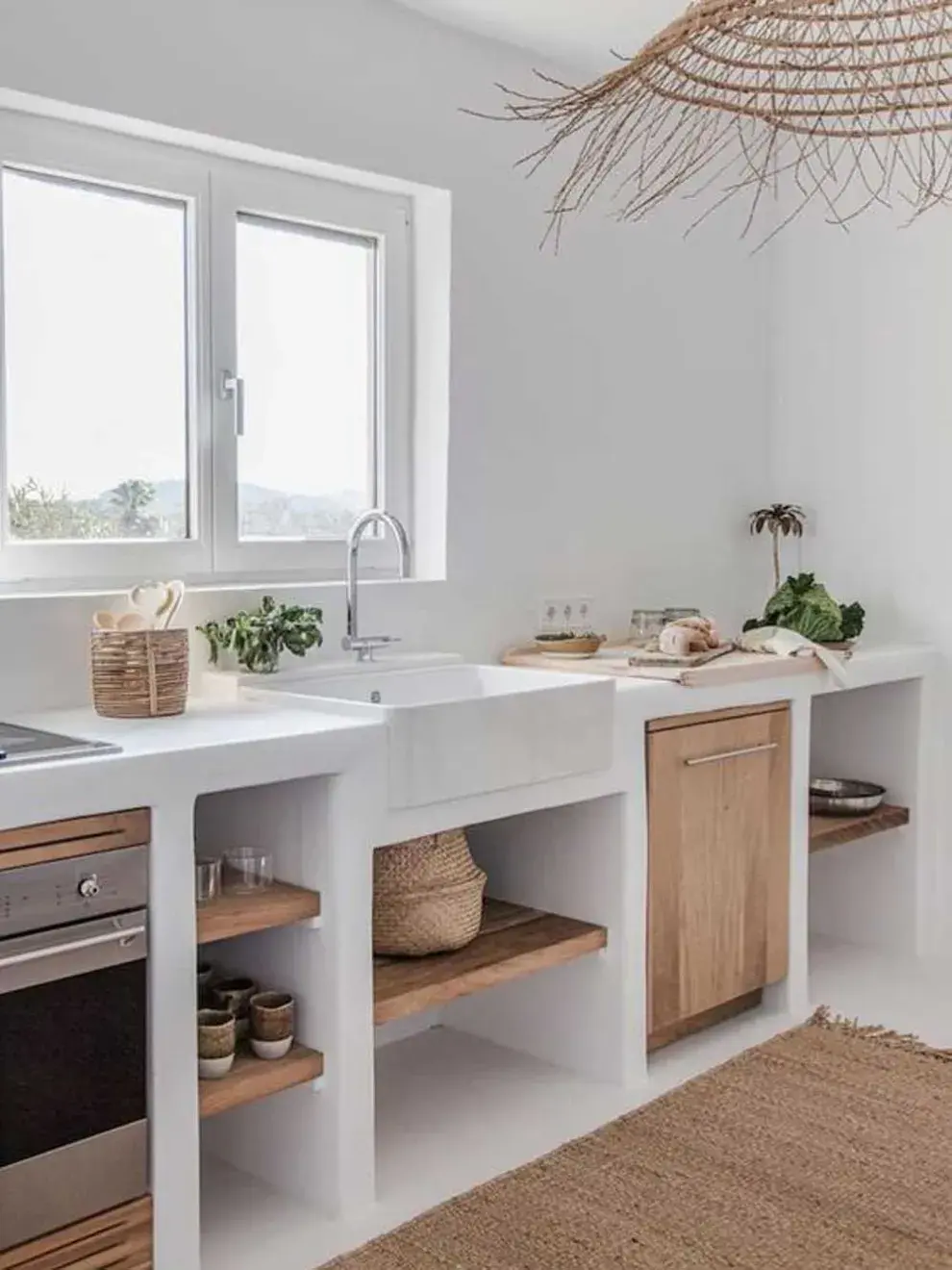 Aporta un toque distintivo y elegante al espacio, con acabados personalizables que elevan el diseño de la cocina.
