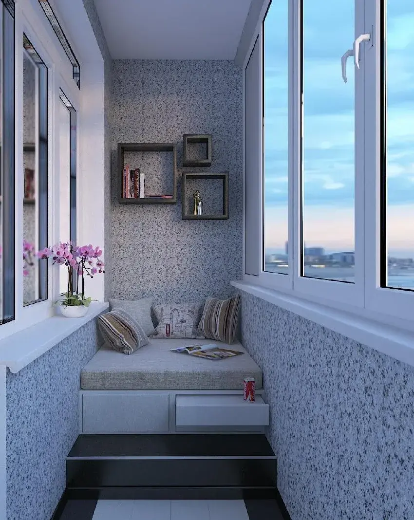 Ideas para aprovechar el espacio en balcones pequeños: Cajones y cubos modulares multifunción.