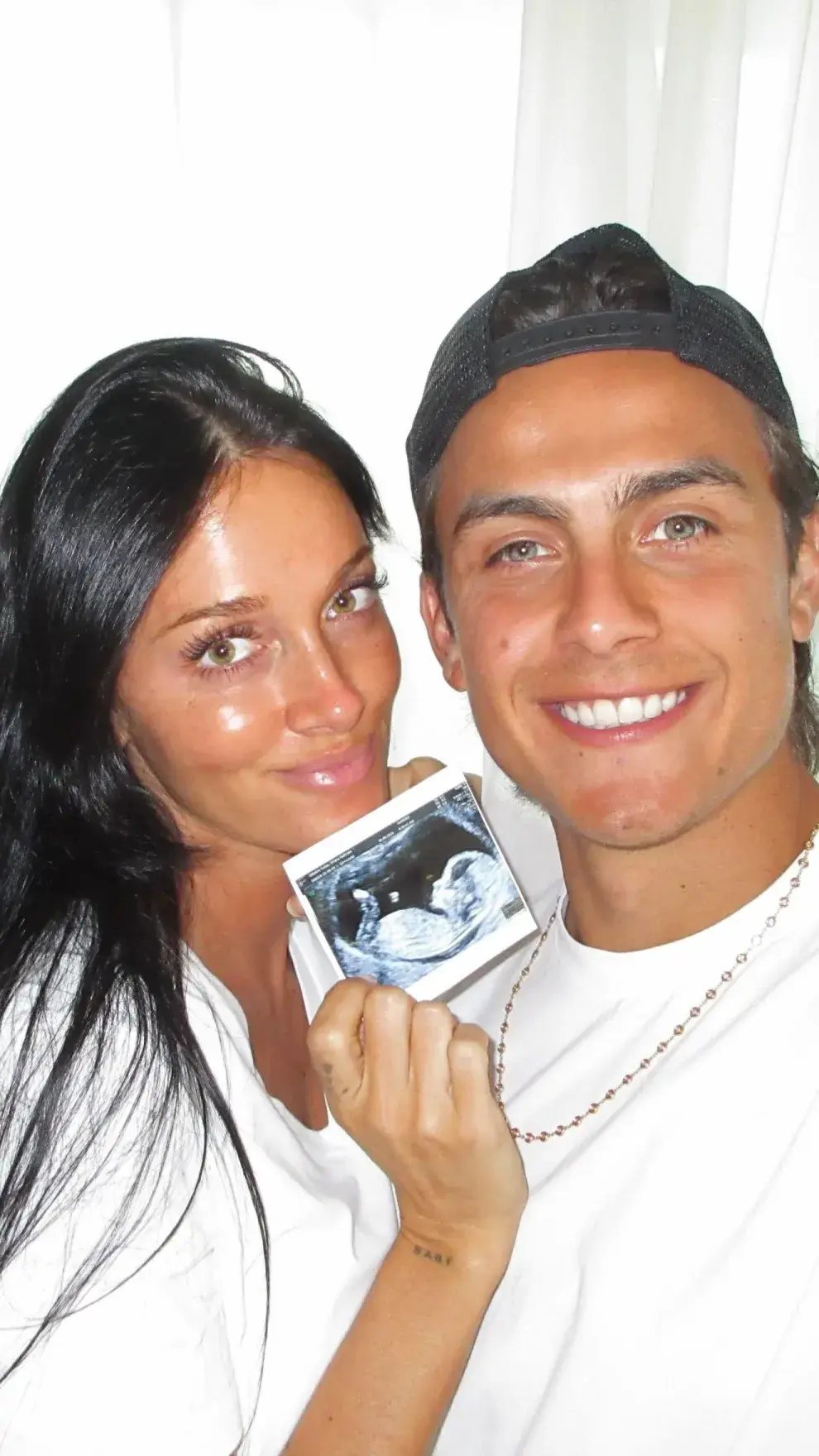 Oriana Sabatini y Paulo Dybala: la emoción del anuncio del embarazo.