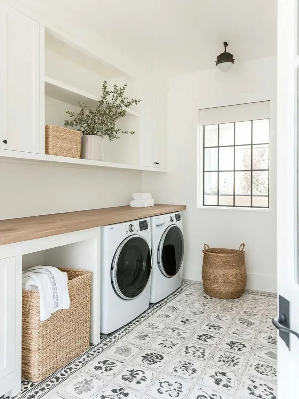 Una mano de pintura en puertas y ventanas puede cambiar por completo la atmósfera.