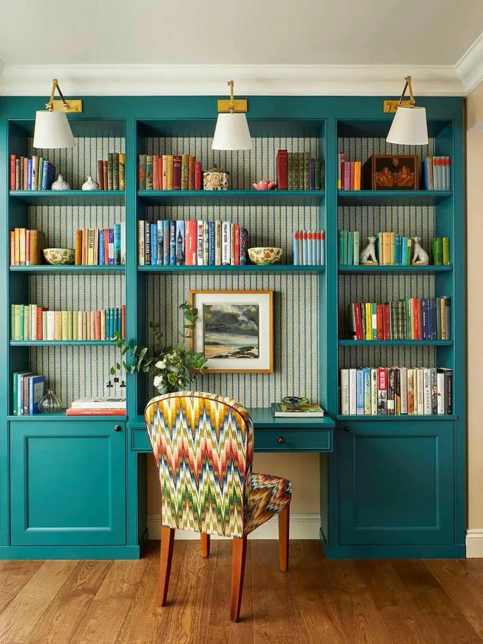 lterna láminas artísticas con fotos personales para darle identidad y carácter al espacio.