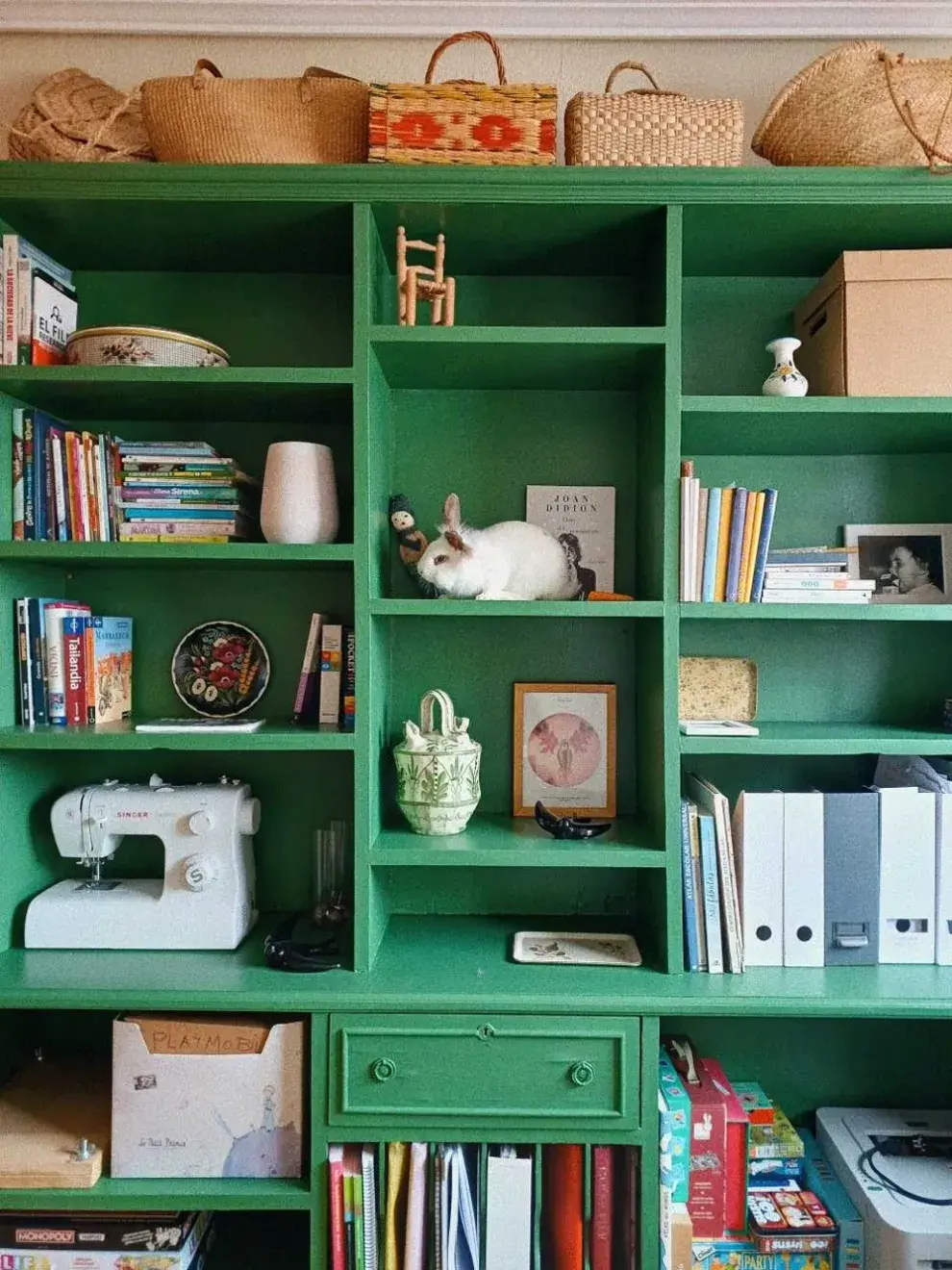 iezas pequeñas en cerámica o vidrio con texturas interesantes aportan contraste y sofisticación.