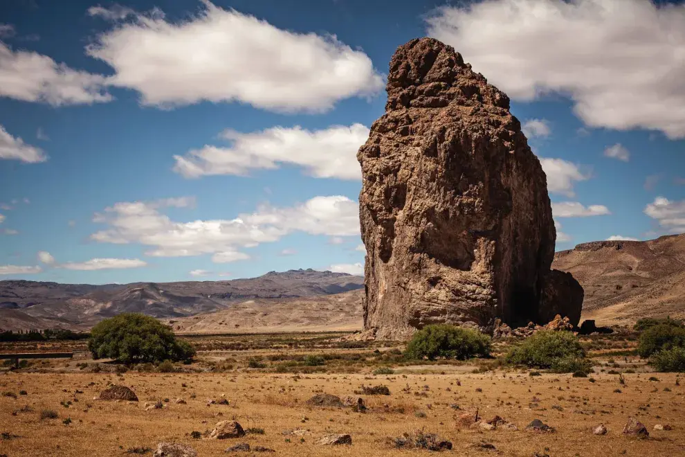 Piedra Parada, un gigante en medio del valle