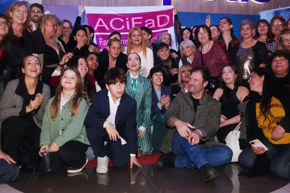 Las integrantes de ACIFAD estuvieron en el estreno de la película, junto a los artistas, y recibieron tanto la mirada como muchos abrazos del público.