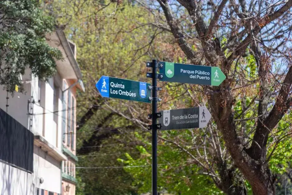 El municipio de San Isidro acaba de estrenar un sistema de recorridos peatonales que conecta su casco histórico, el centro comercial y la zona del puerto.