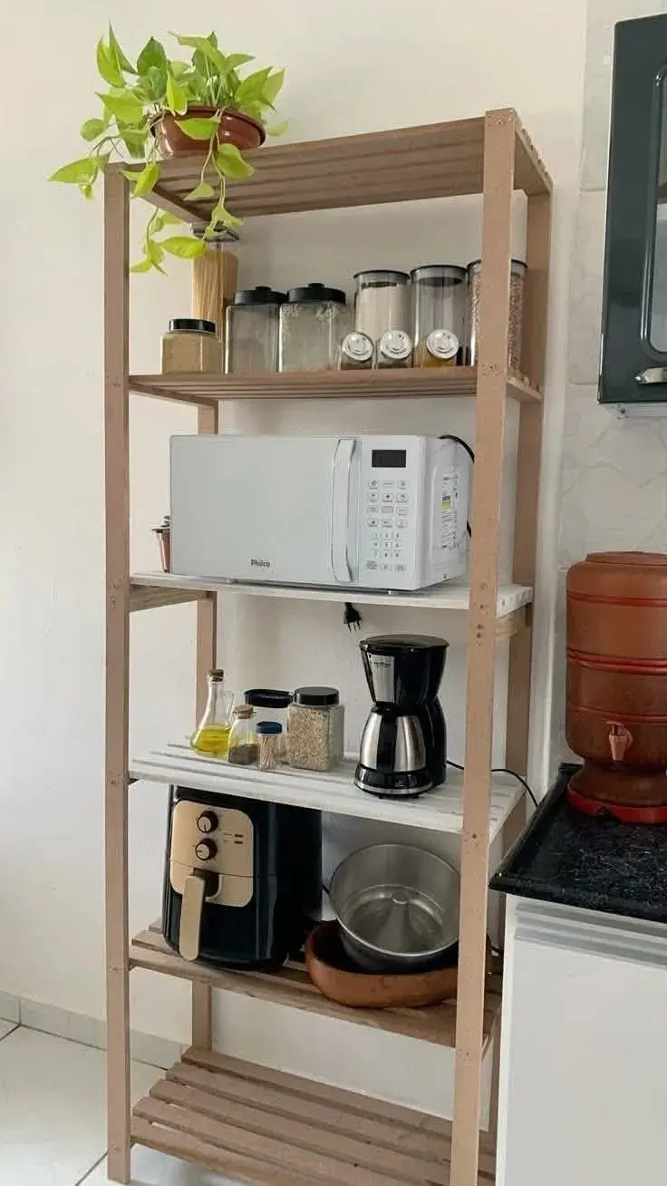 Un mueble vertical también te permite almacenar distintos electrodomésticos 