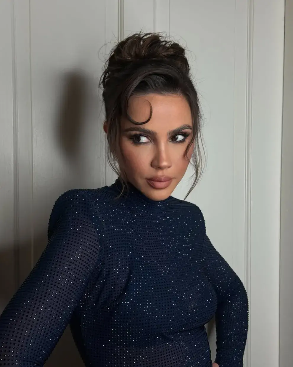 Celeste Cid apostó al look total blue más brillante en la alfombra roja de Papá x Dos