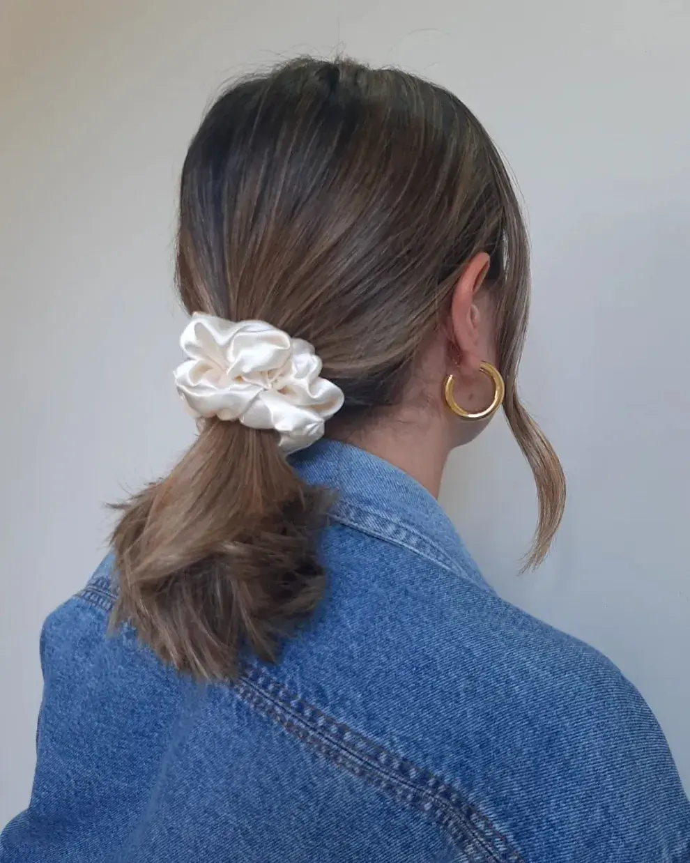 Este estilo de gomitas de pelo son perfectas para que no se corte el cabello.