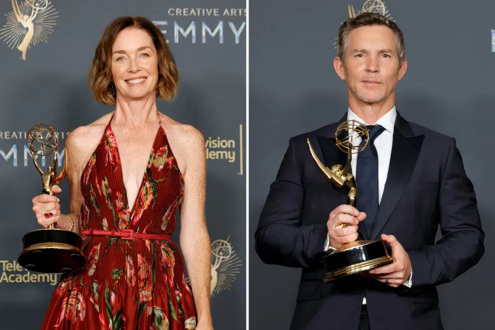 Julianne Nicholson (Hacks) y Shawn Hatosy (The Pitt), ganadores en los Creative Arts Emmys 2025.