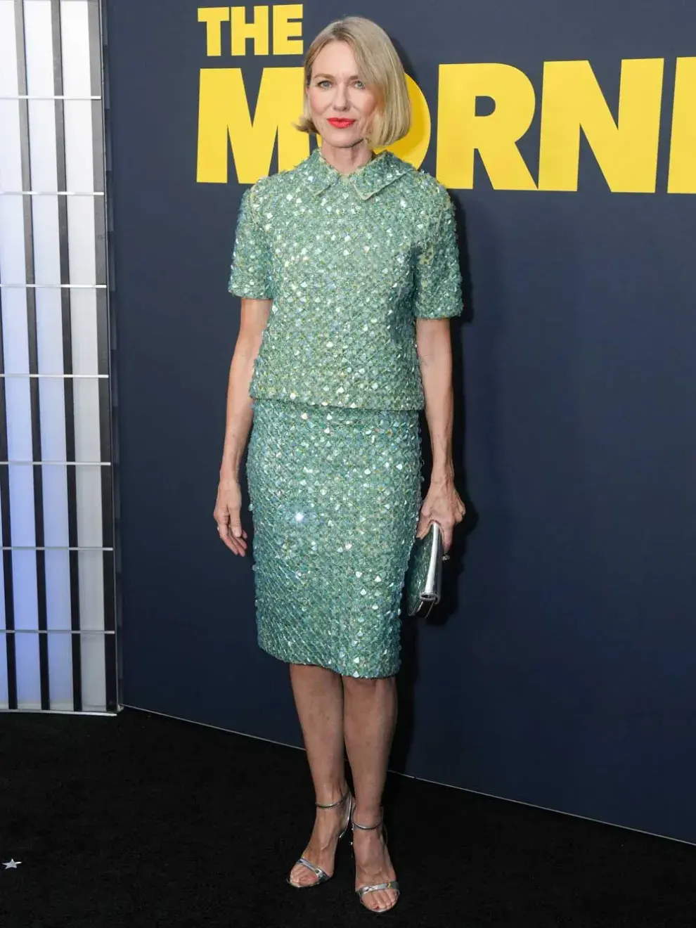 Naomi Watts con un dos piezas en verde esmeralda con destellos de brillos