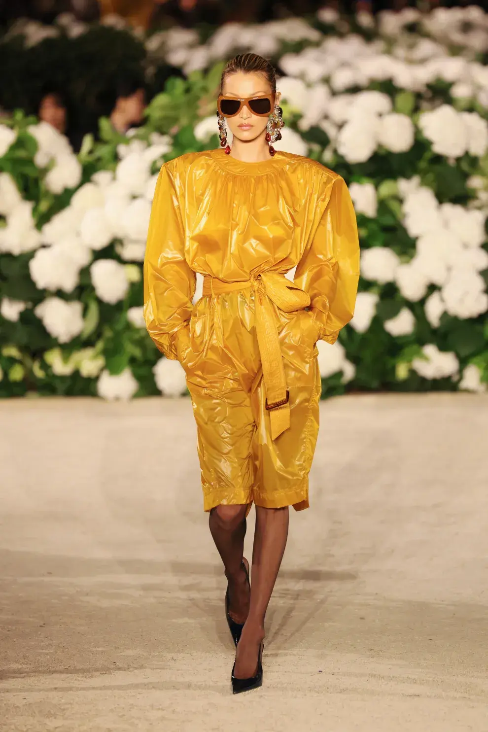 Bella Hadid reapareció en la pasarela de París