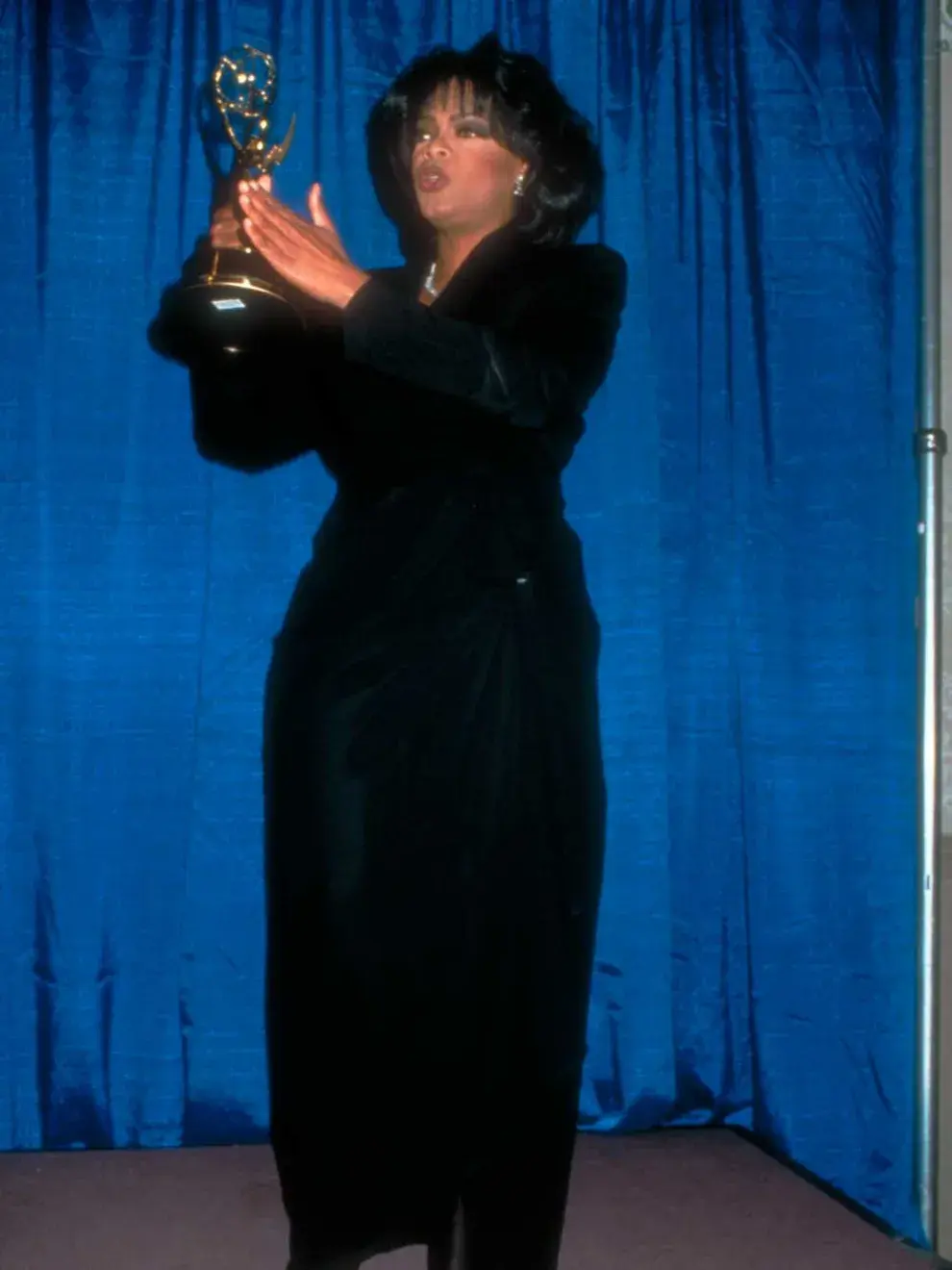 Oprah Winfrey en Valentino, 1994. Un vestido semi-transparente y atrevido para la época.