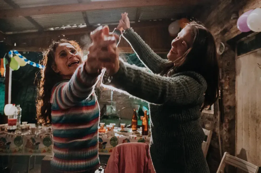 Amparo Noguera y Natalia Oreiro en una de las escenas más tiernas de la película.