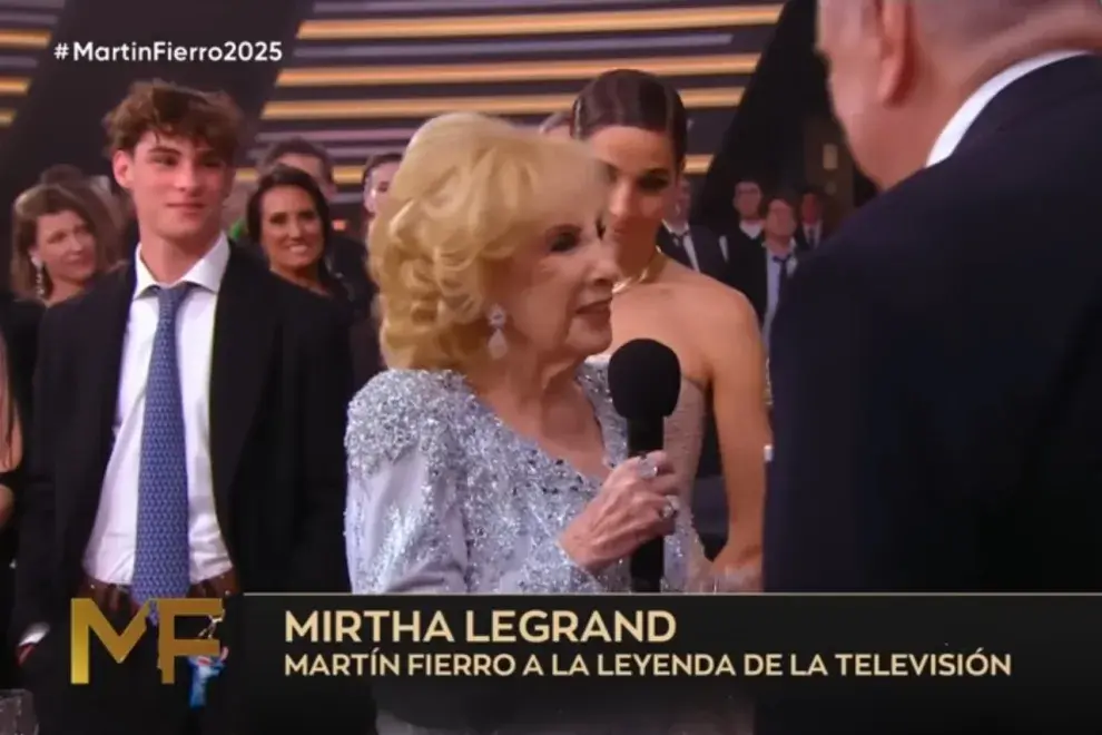 Silvestre, el hijo de Juana Viale y Gonzalo Valenzuela, dijo presente en la entrega de los premios Martín Fierro