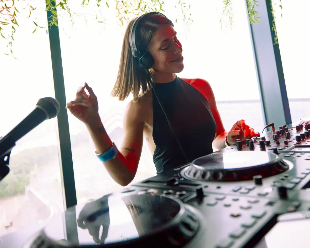 Rocío Portillo: la DJ argentina que transformó la adversidad en música y hoy conquista escenarios del mundo