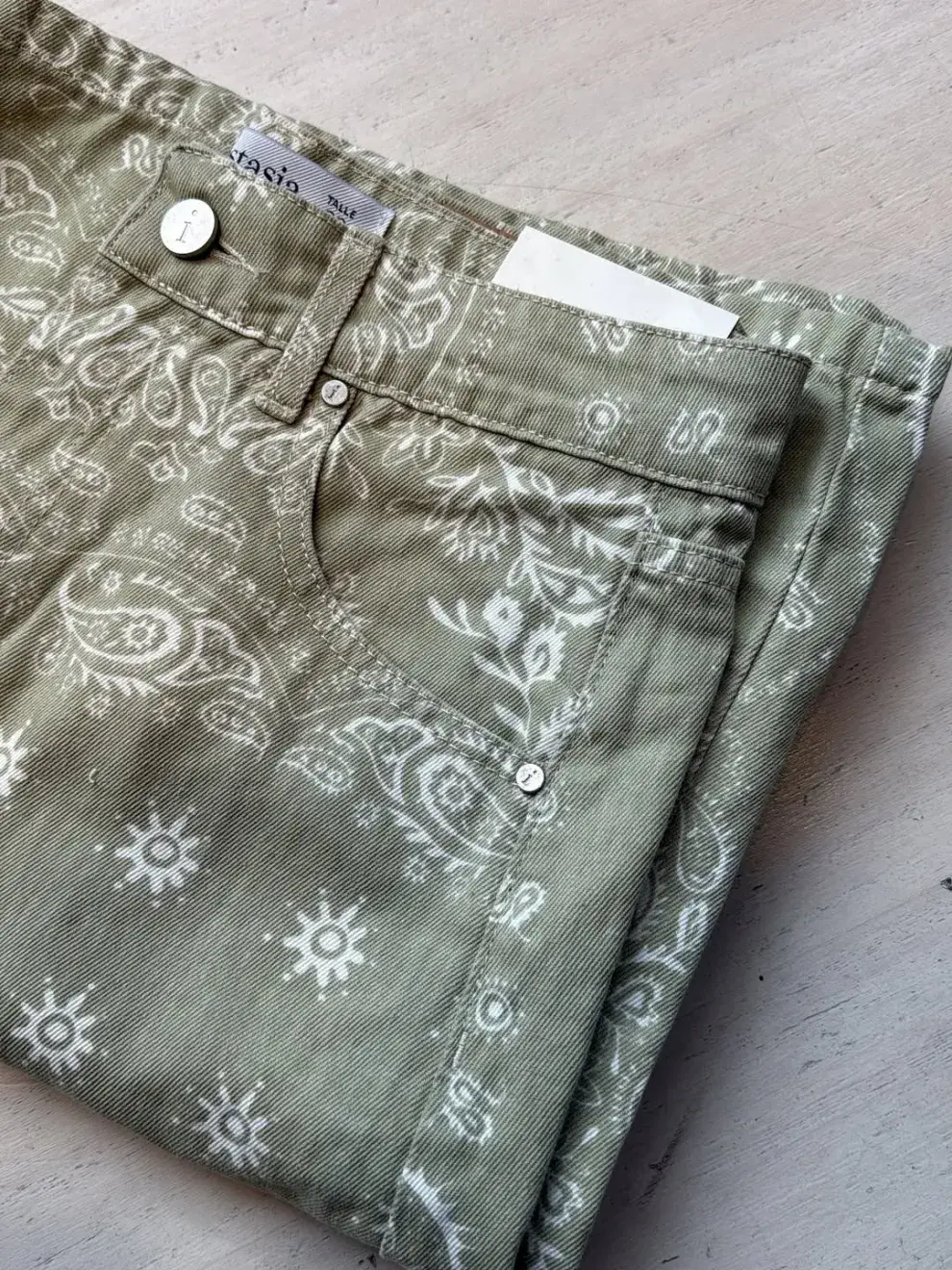 Foto de pollera de jean.