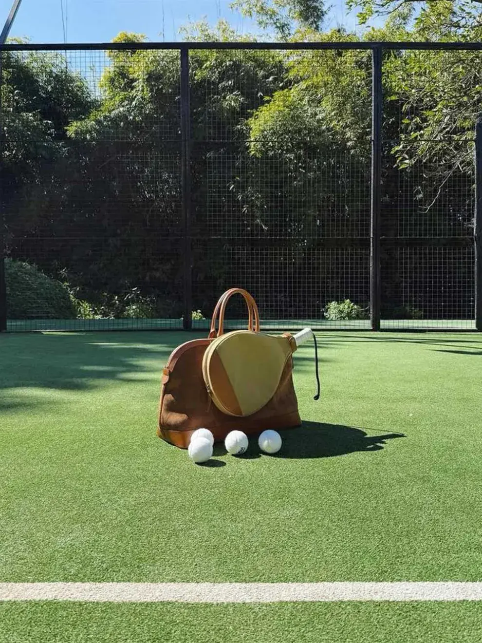 Un bolso twin case de cuero, pensado especialmente para los amantes del tenis.