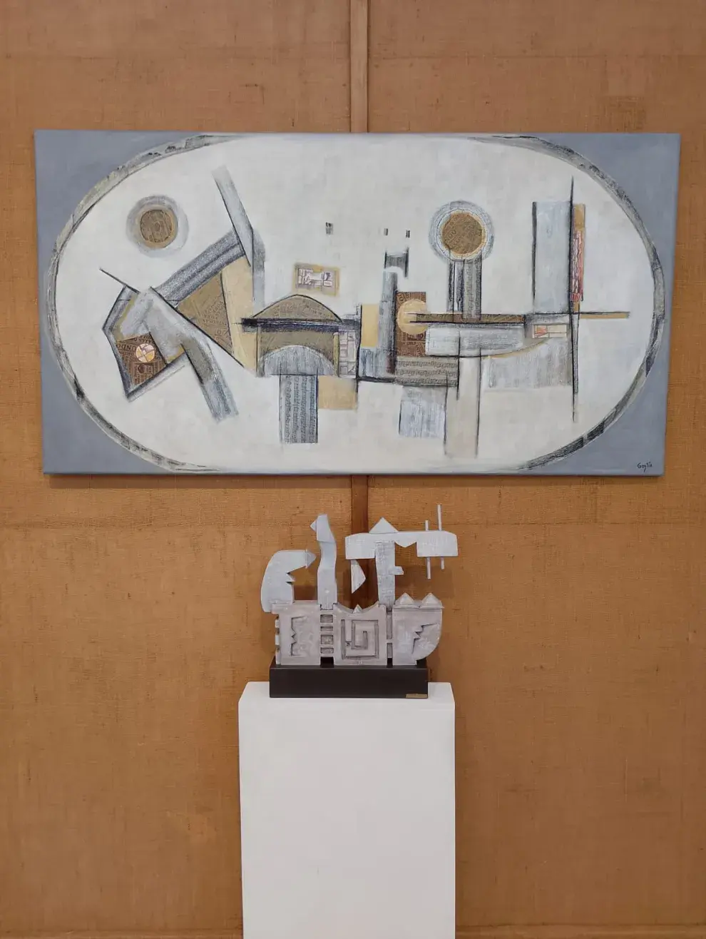 La artista Silvia Goytia, reconocida por sus obras abstractas de impronta constructivista y sus esculturas en madera, propone una mirada equilibrada sobre cómo pensar el arte en este ambiente.