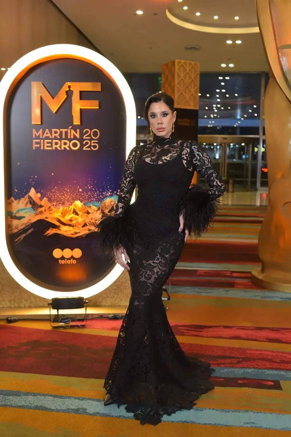 Lucila "La Tora" Villar en la alfombra roja de los Premios Martín Fierro 2025.