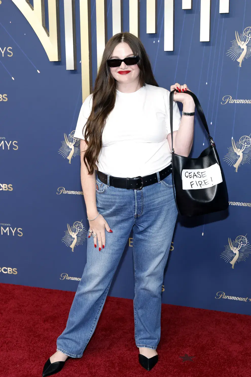 Megan Stalter viste de Levis en la red carpet de los Premios Emmy 2025.