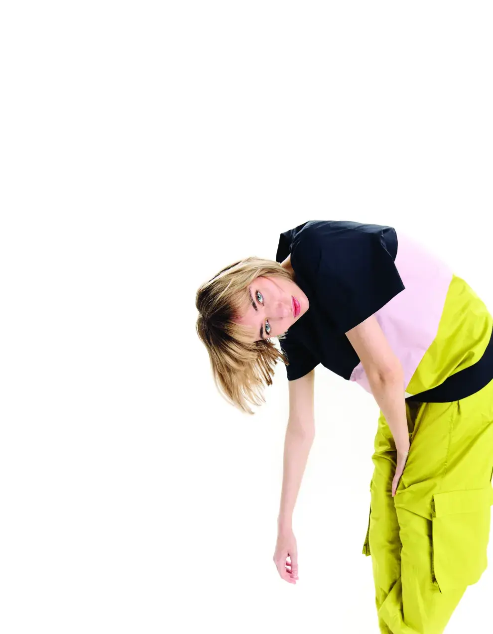 REMERA CON RECORTES Y PANTALÓN (JT).