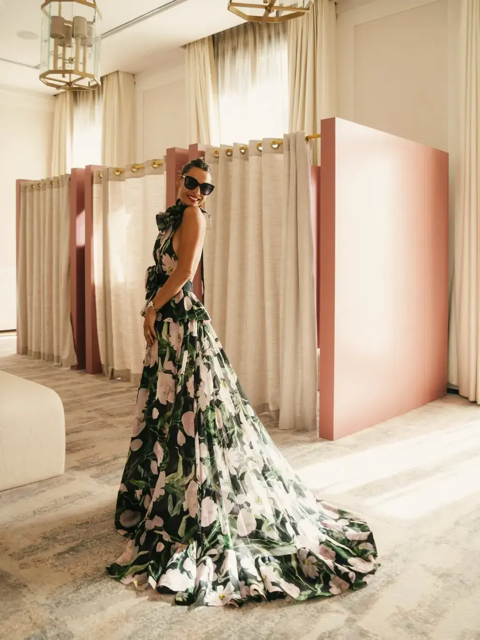 El look floral de Pampita con sello Carolina Herrera.