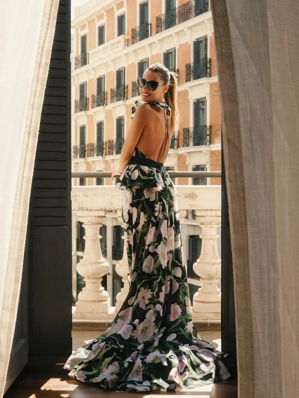 El look floral de Pampita con sello Carolina Herrera.