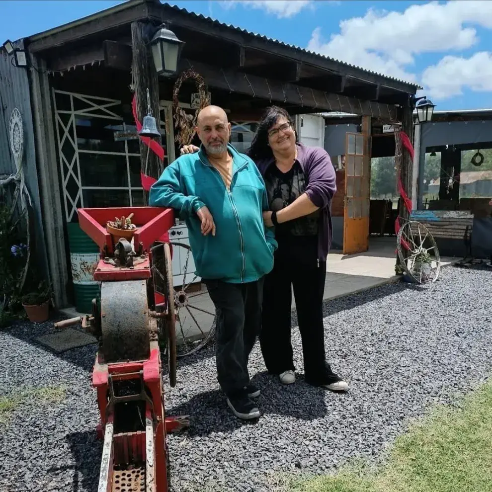 Gabriela Espinosa y Diego Ferrer, dueños de Ayres de Pardo