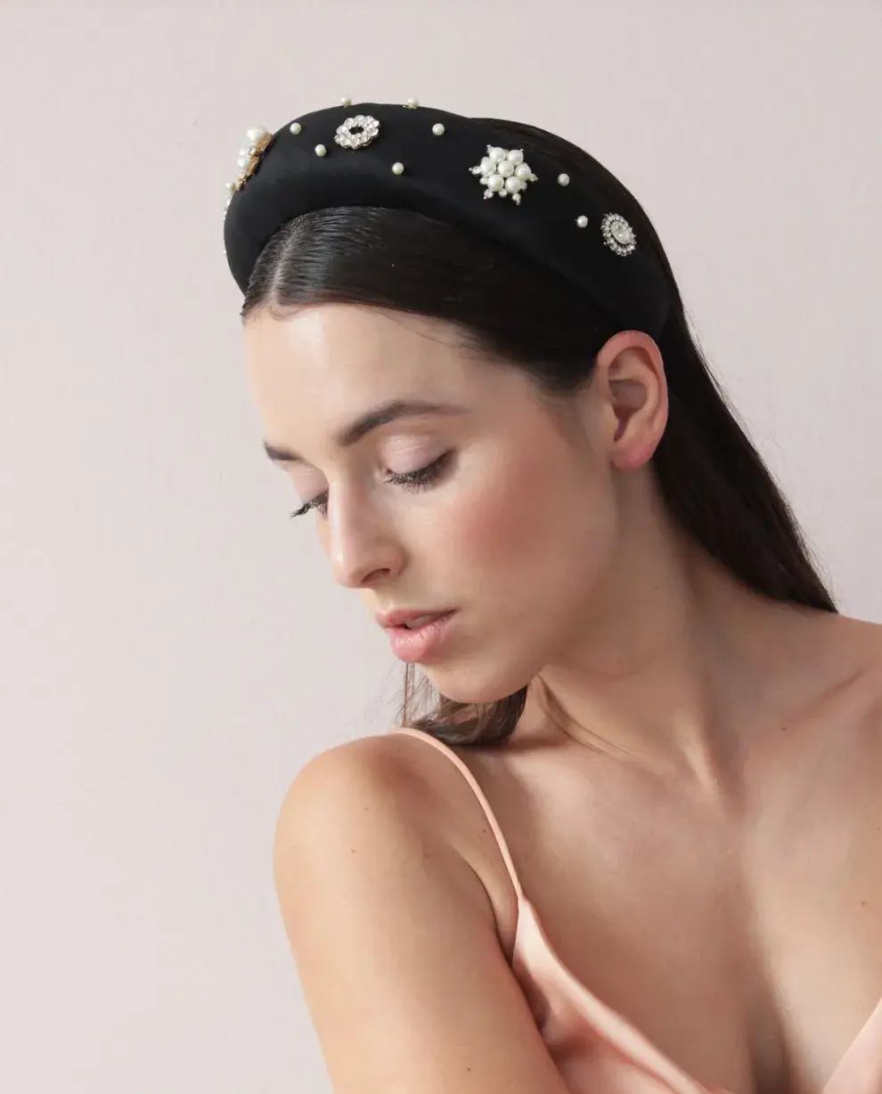 Accesorios para el pelo: las diademas no pasan de moda.