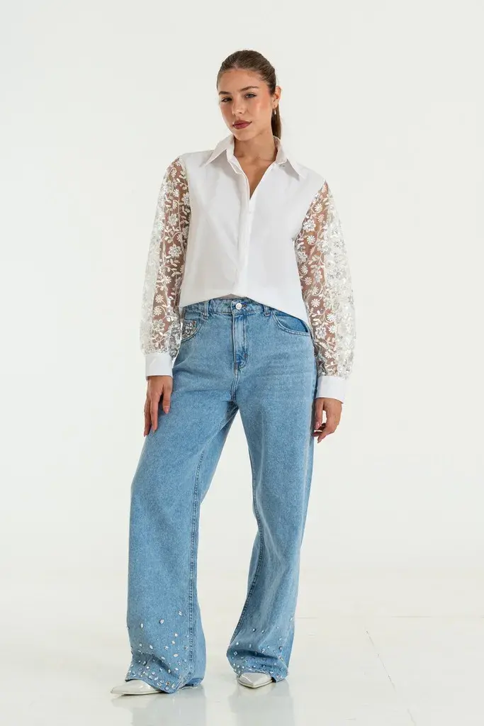Las transparencias y los jeans con aplique son tendencia una temporada más (GLORIA Y PAZ)
