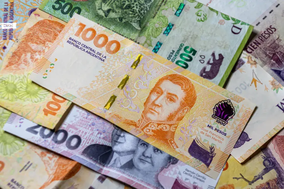 Foto de billetes argentinos.