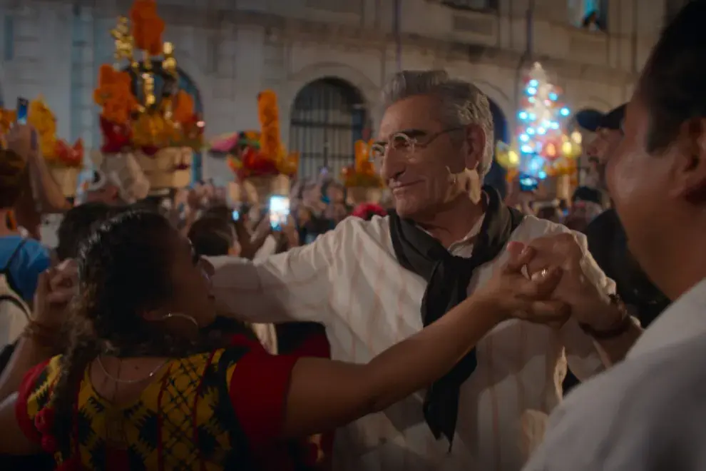 El 19 de septiembre estrena la tercera temporada de The Reluctant Traveler with Eugene Levy.