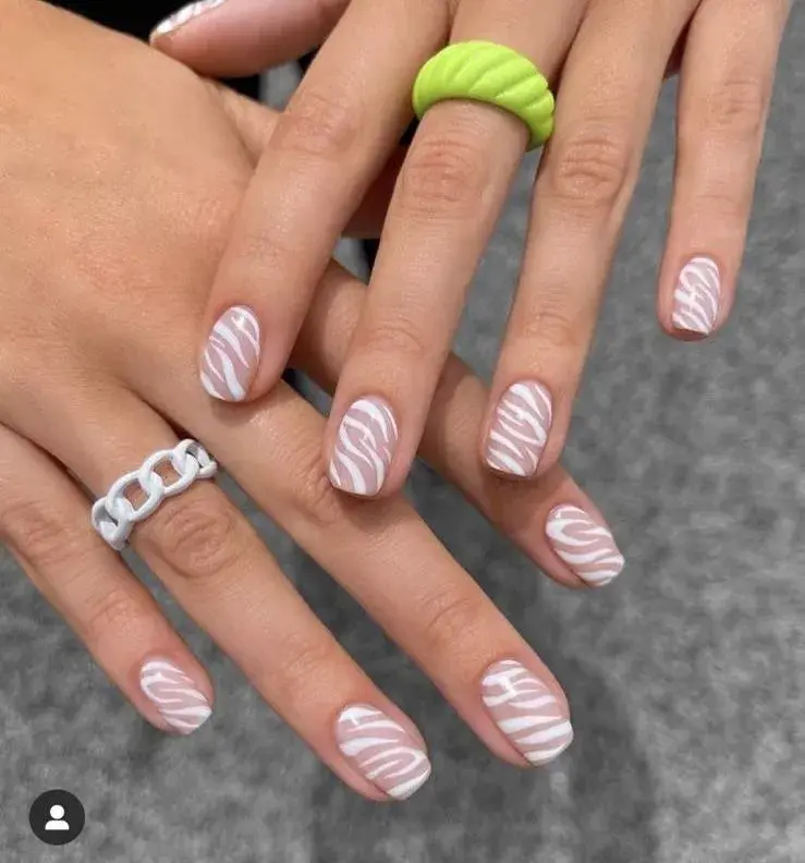Si te gustan las estampas pero querés algo más sobrio el animal print es CLAVE