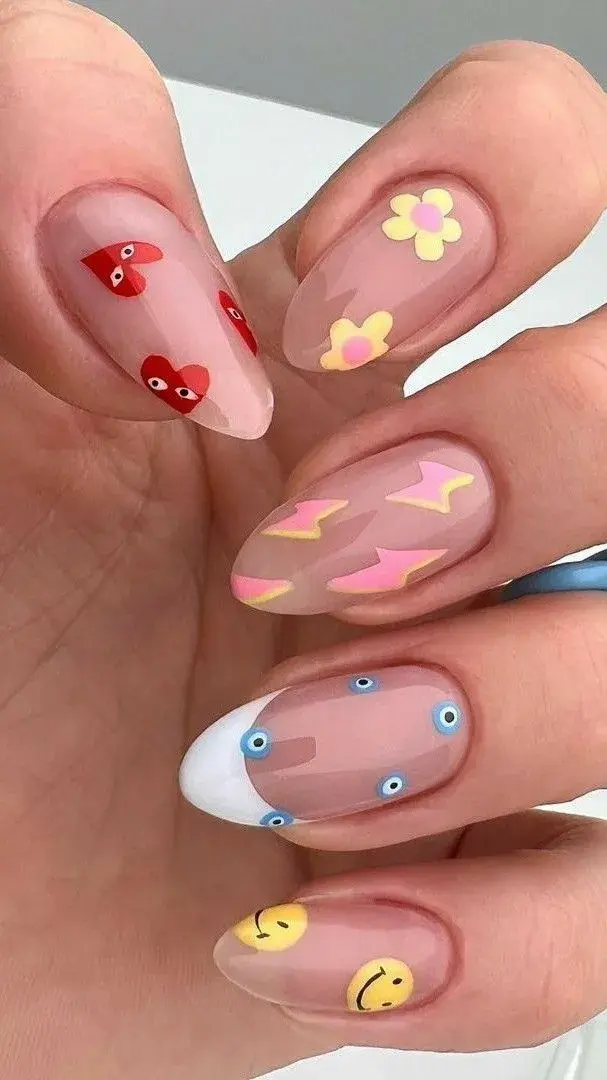 En primavera más es más. Probá los colores y diseños que más te gusten en tus uñas- 