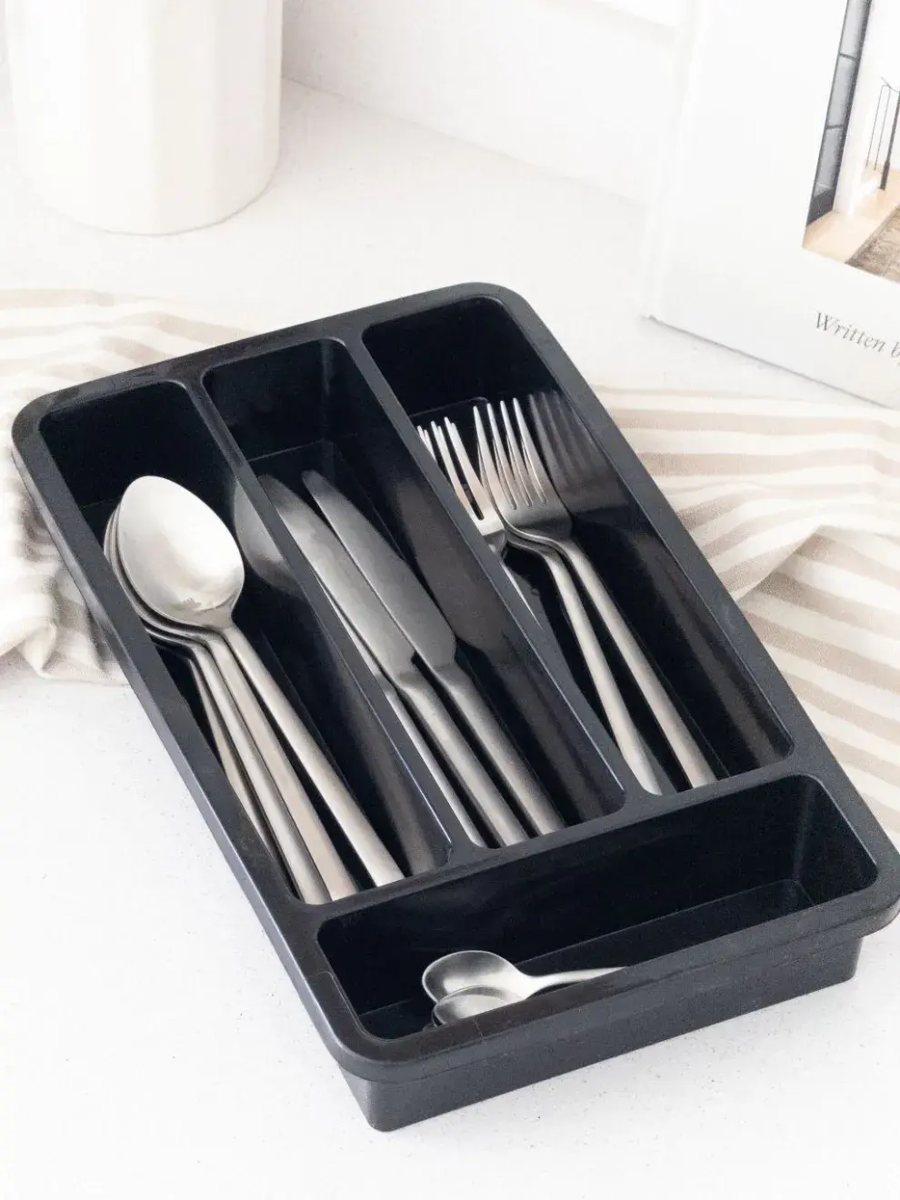 Organizador de cubiertos negro ($2.990,40 con Transferencia)