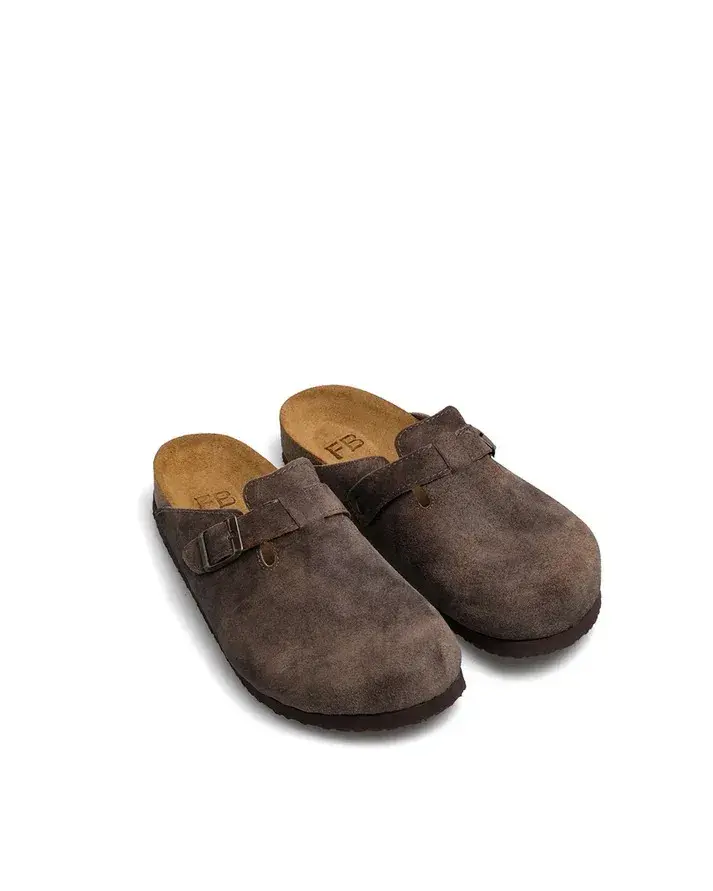 El color chocolate es perfecto para usar también en invierno (FEBO $140.000)